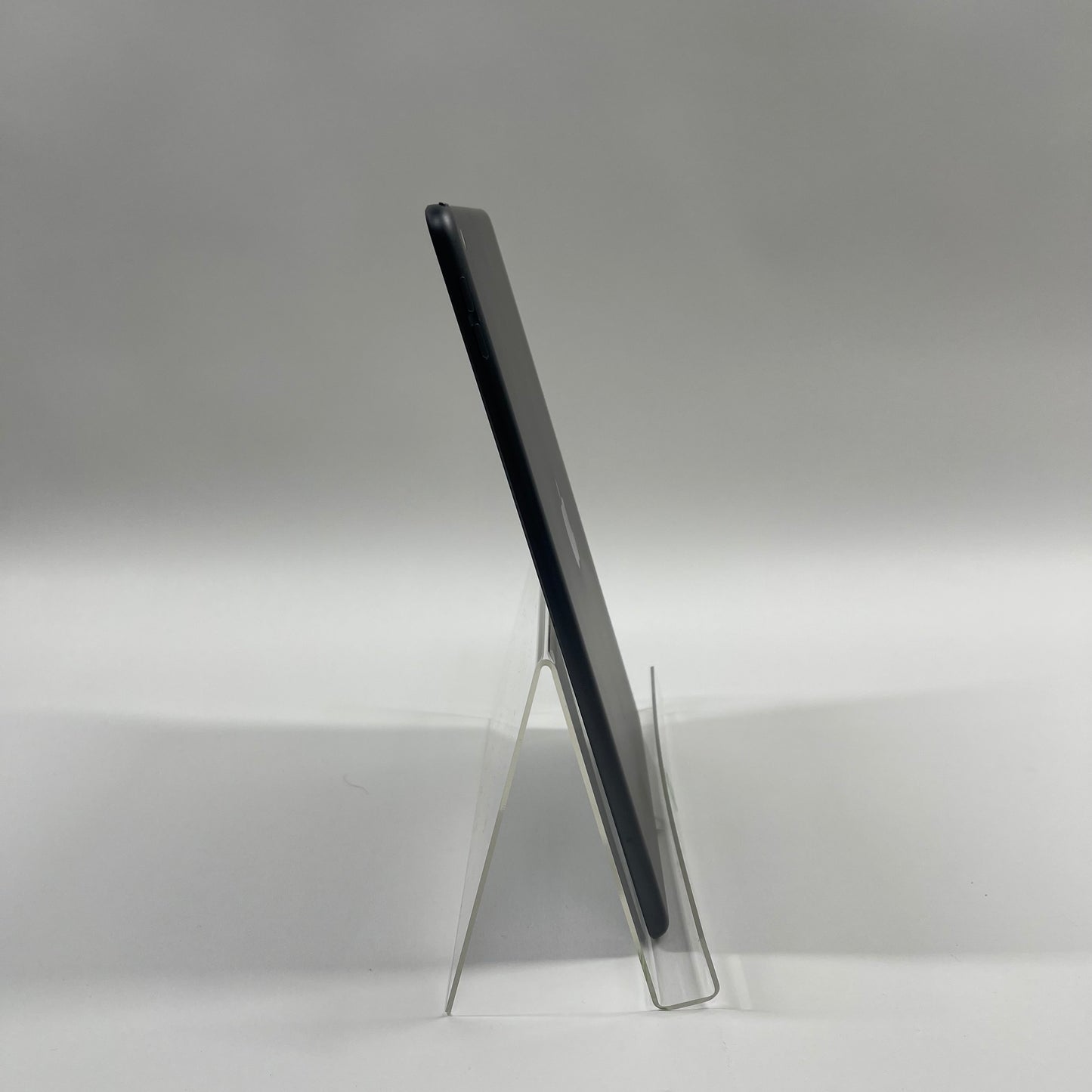 WiFi Only Apple iPad 7th Gen 32GB 17.7.2 SPACE GRAY MW742LL/A